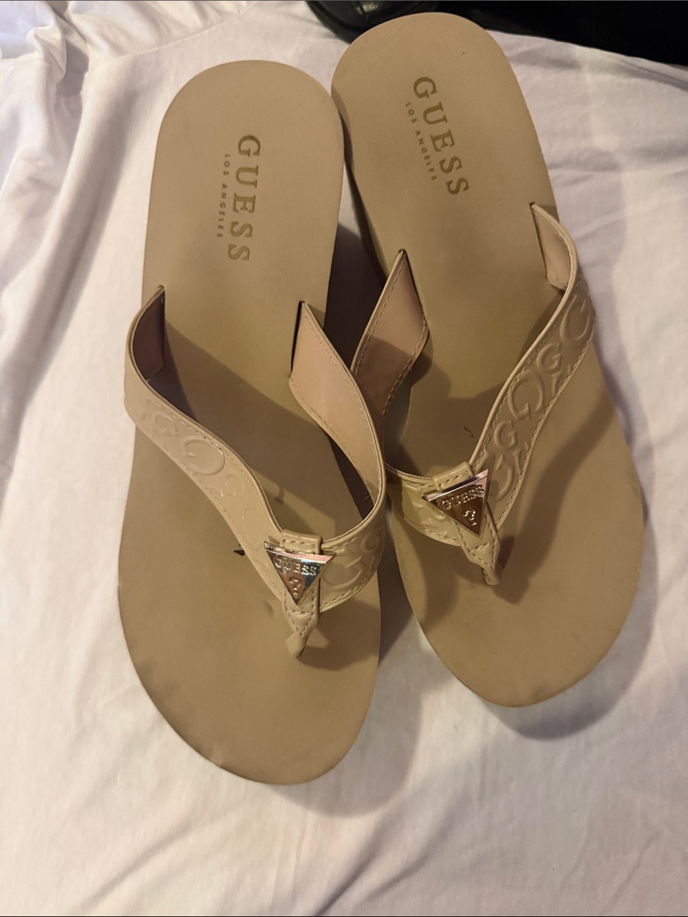 GUESS Beige Embossed Thong Sandals with Logo Triangle